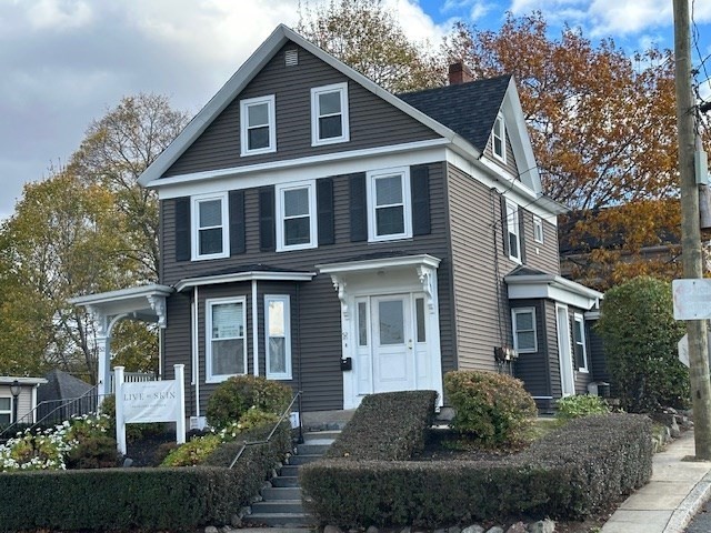 52 Pleasant St, Woburn, MA 01801