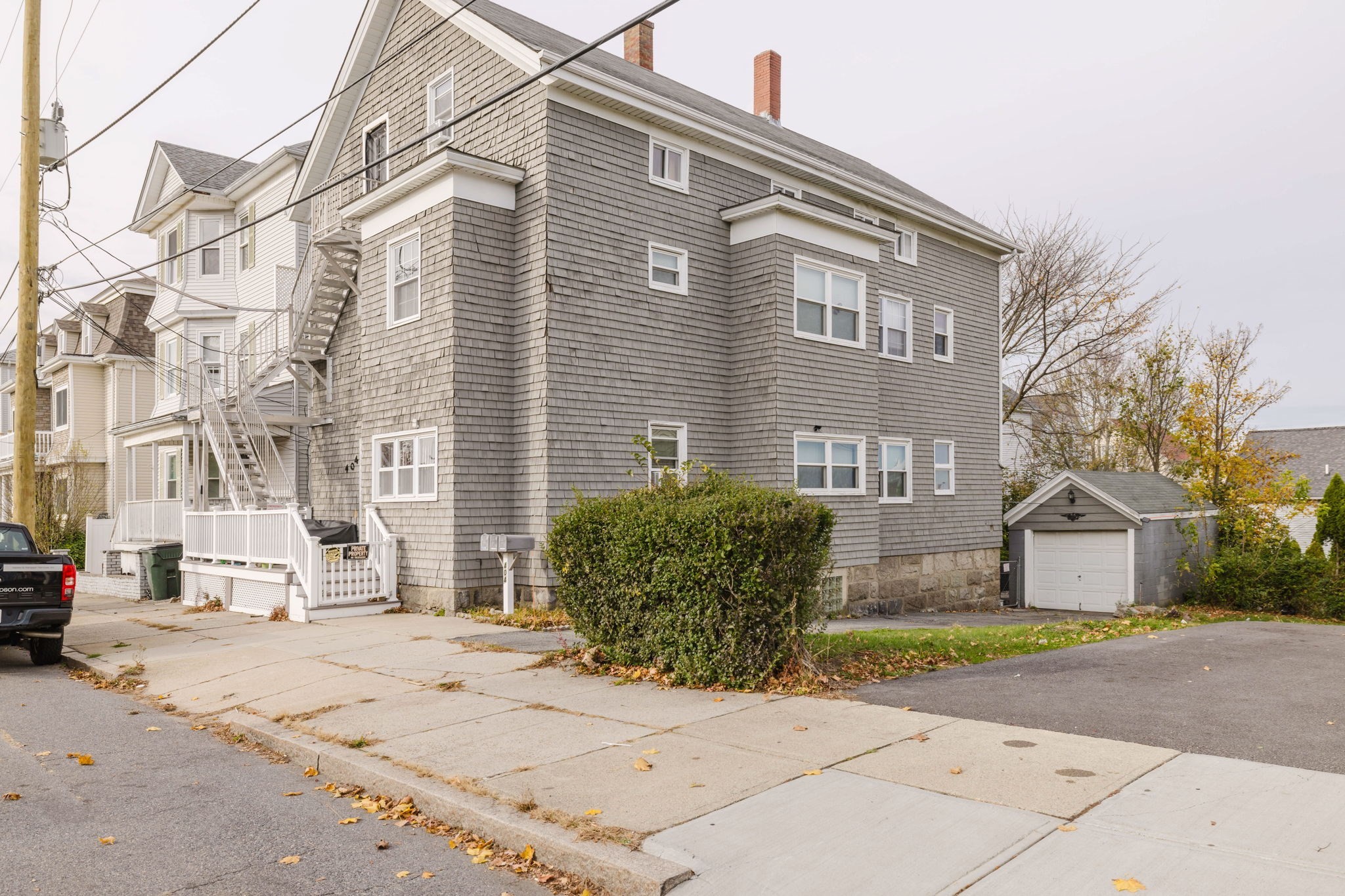 404 Bradford Ave, Fall River, MA 02721