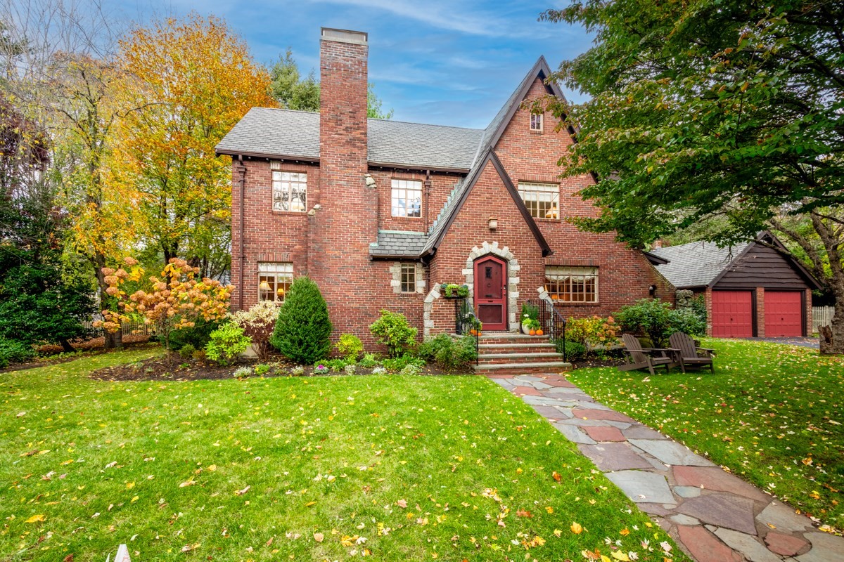 8 Felsdale Close, Winchester, MA 01890