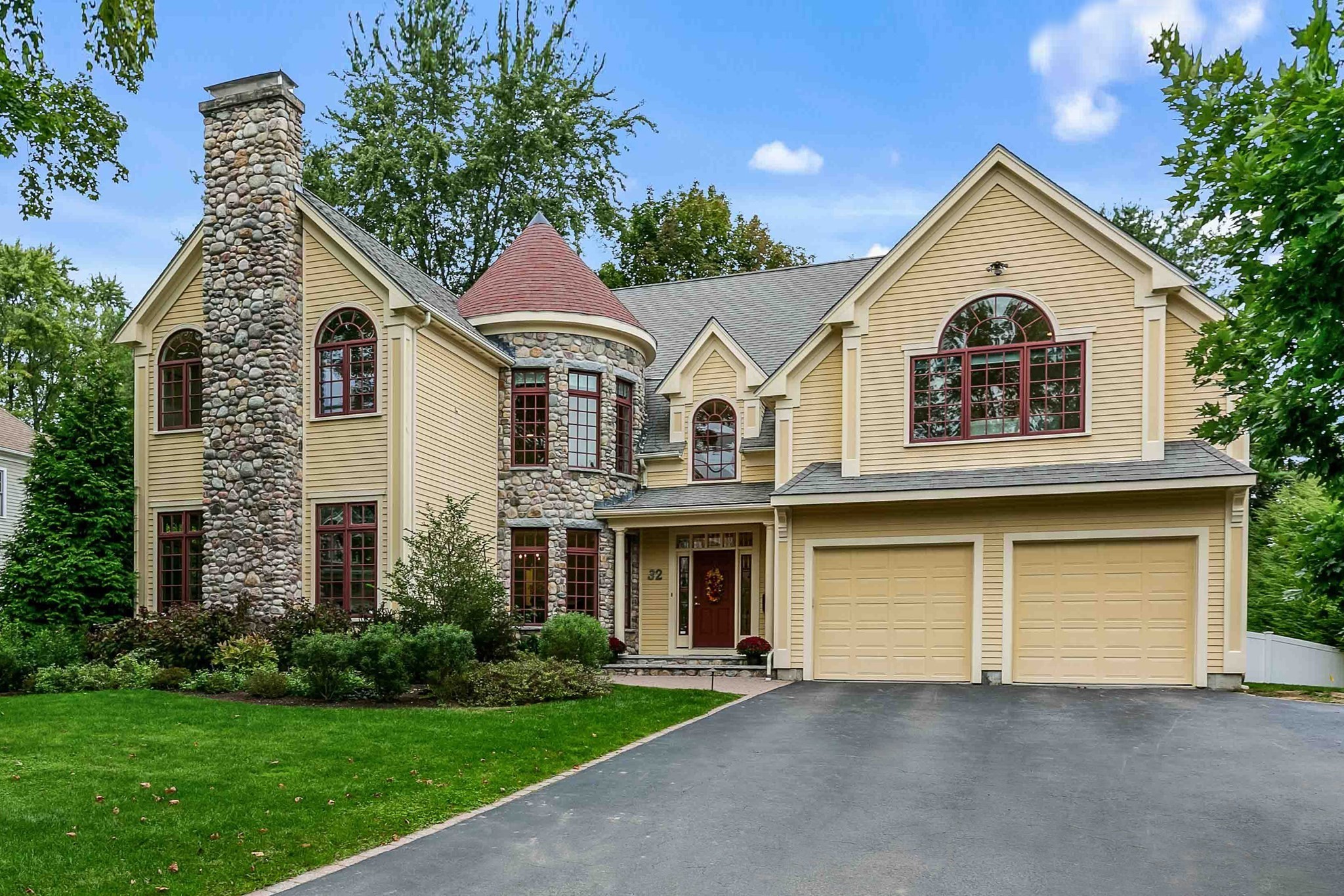 32 Twitchell St, Wellesley, MA 02482