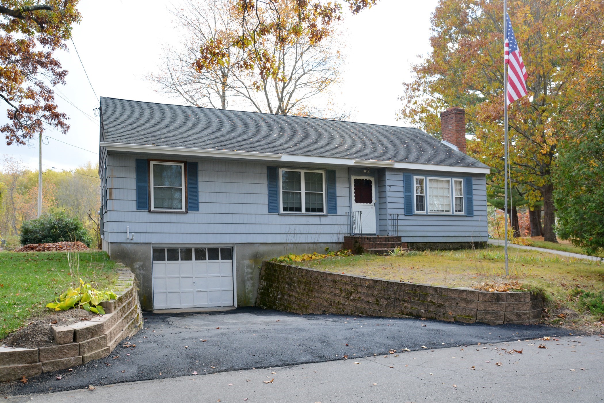 7 Howard St, Milford, MA 01757