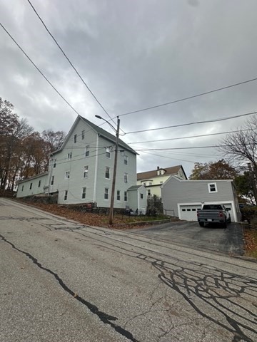17 Mount Pleasant St, Webster, MA 01570