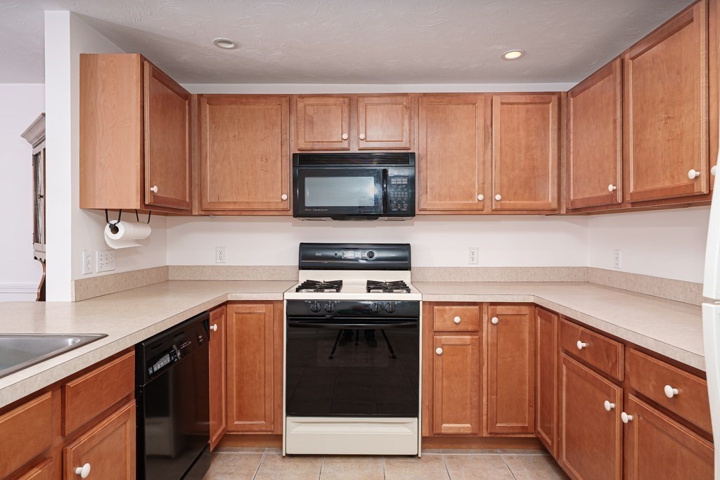 24 Olde Canal Way Unit 24, Uxbridge, MA 01569 - Image 12