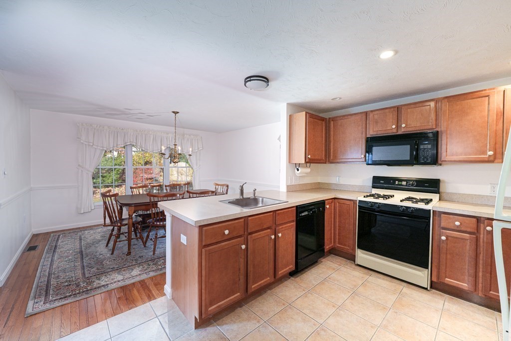 24 Olde Canal Way Unit 24, Uxbridge, MA 01569 - Image 10