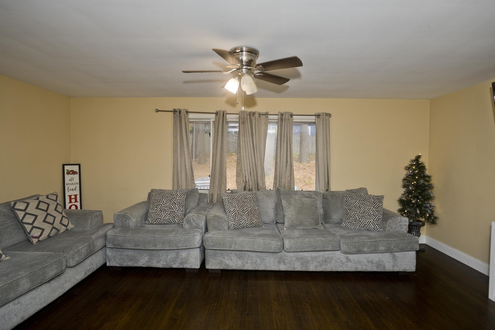 27 Middlebrook Dr, Springfield, MA 01129 - Image 2