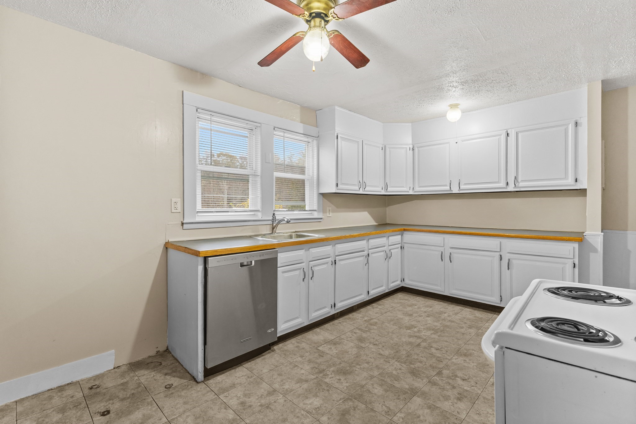 333 Groveland St, Abington, MA 02351 - Image 4