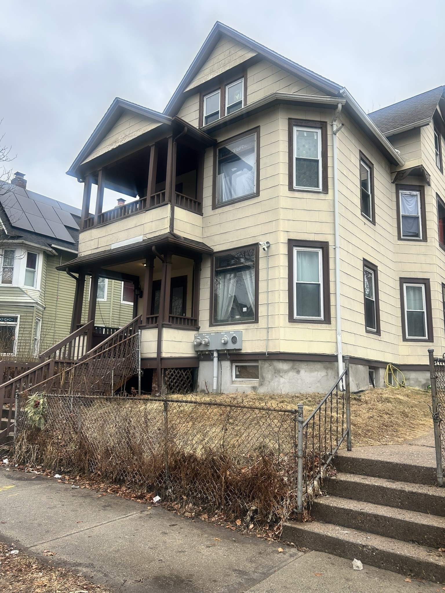 51 Acushnet Ave, Springfield, MA 01105