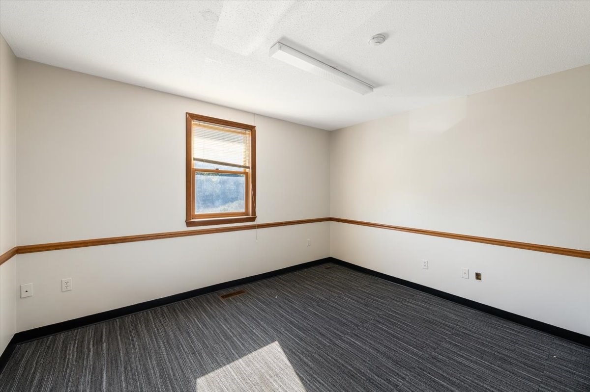 150 Westford, Tyngsborough, MA 01879 - Image 24