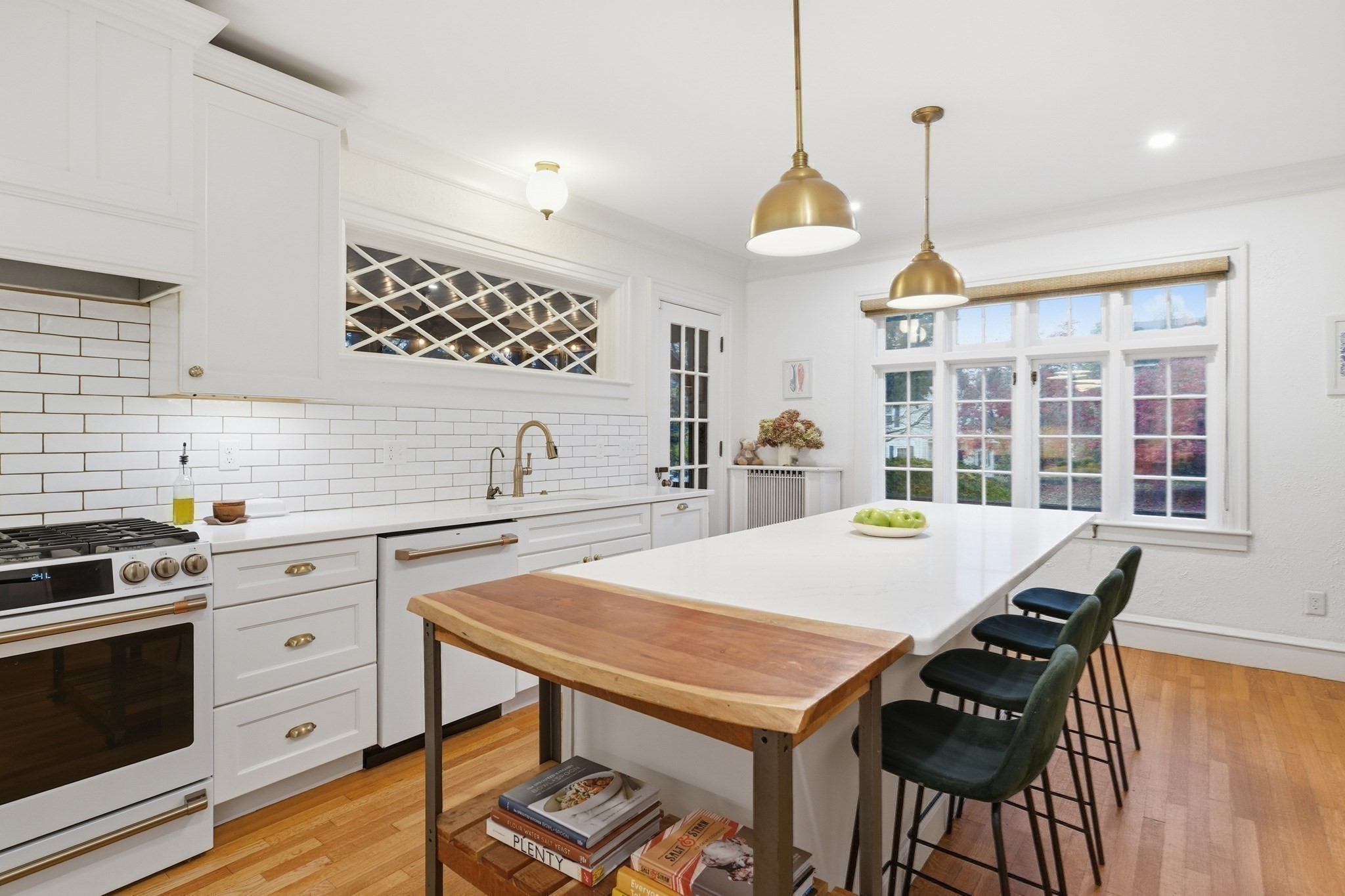 27 Lexington Ave, Holyoke, MA 01040 - Image 4