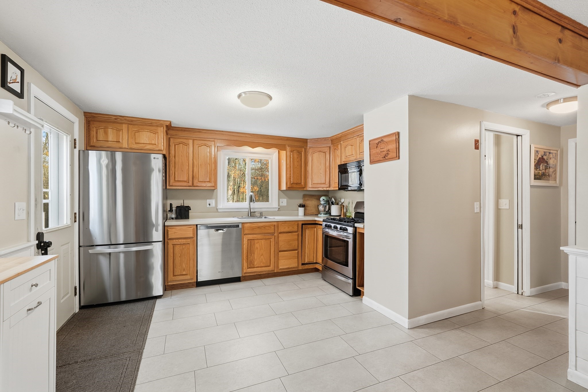 180 Wolcott Ave, West Springfield, MA 01089 - Image 11