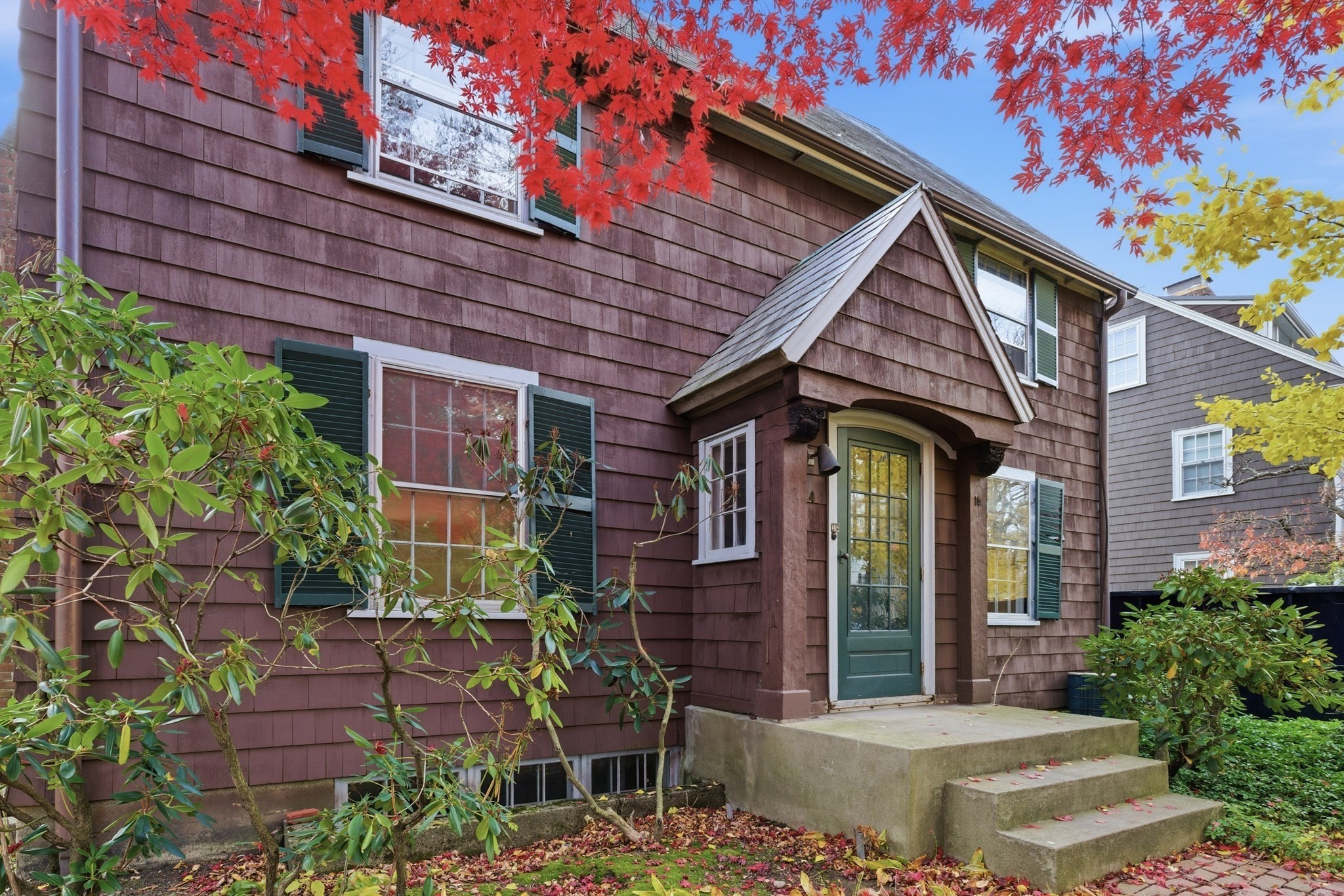 12 Gray Gardens W, Cambridge, MA 02138