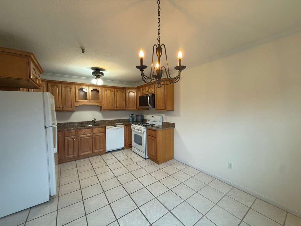 94 Tennis Plaza Rd Unit 10, Dracut, MA 01826 - Image 14