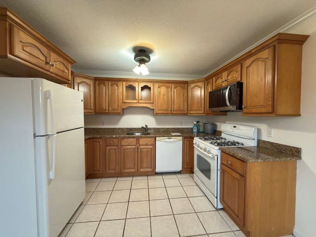 94 Tennis Plaza Rd Unit 10, Dracut, MA 01826 - Image 15