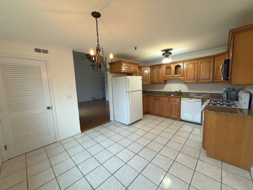 94 Tennis Plaza Rd Unit 10, Dracut, MA 01826 - Image 10