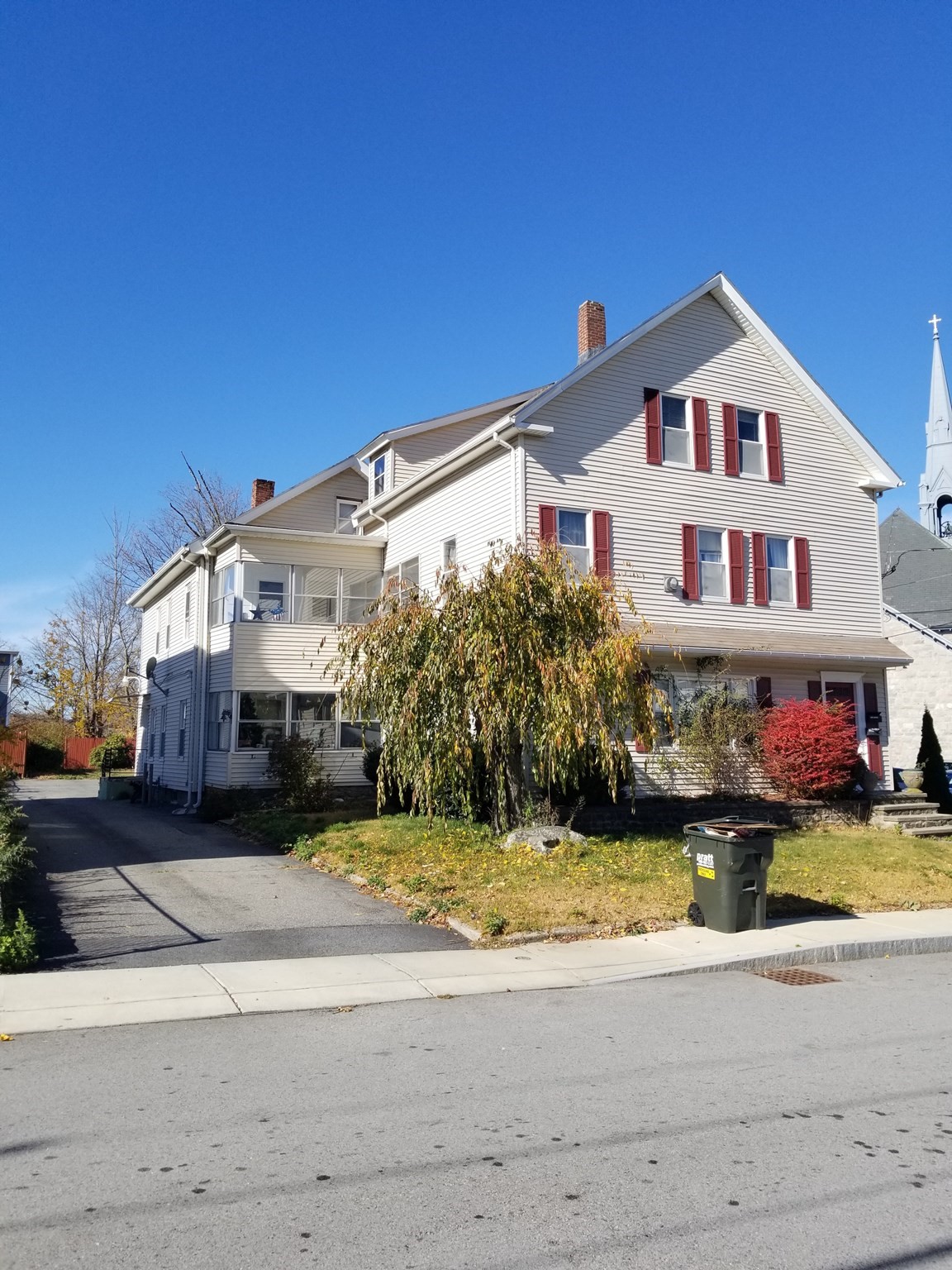 55 Granite St, Webster, MA 01570