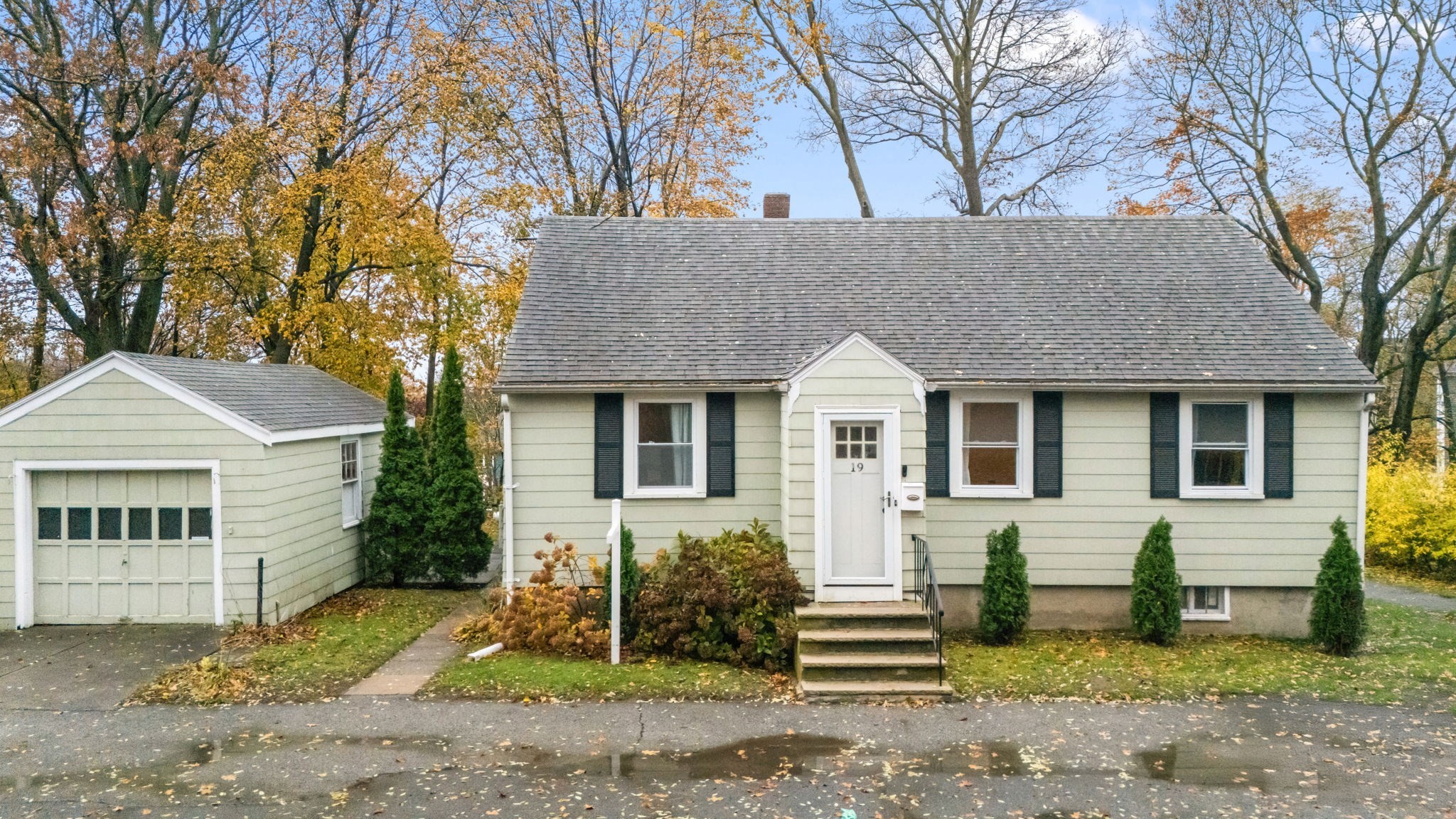 19 Cedar St, Beverly, MA 01915