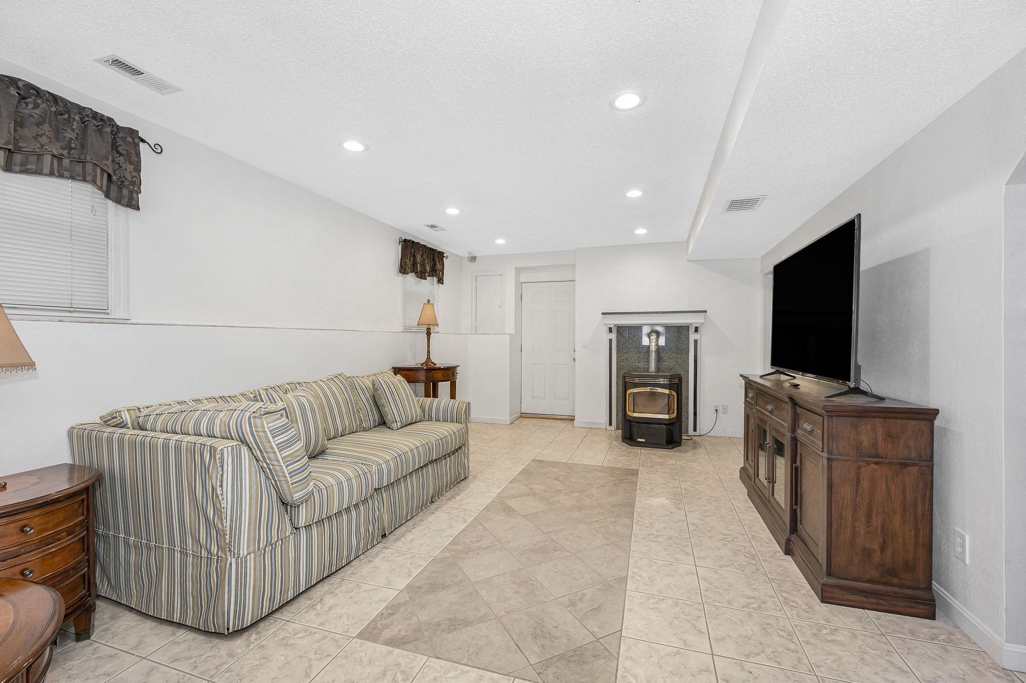 454 Dunstable Road, Tyngsborough, MA 01879 - Image 25