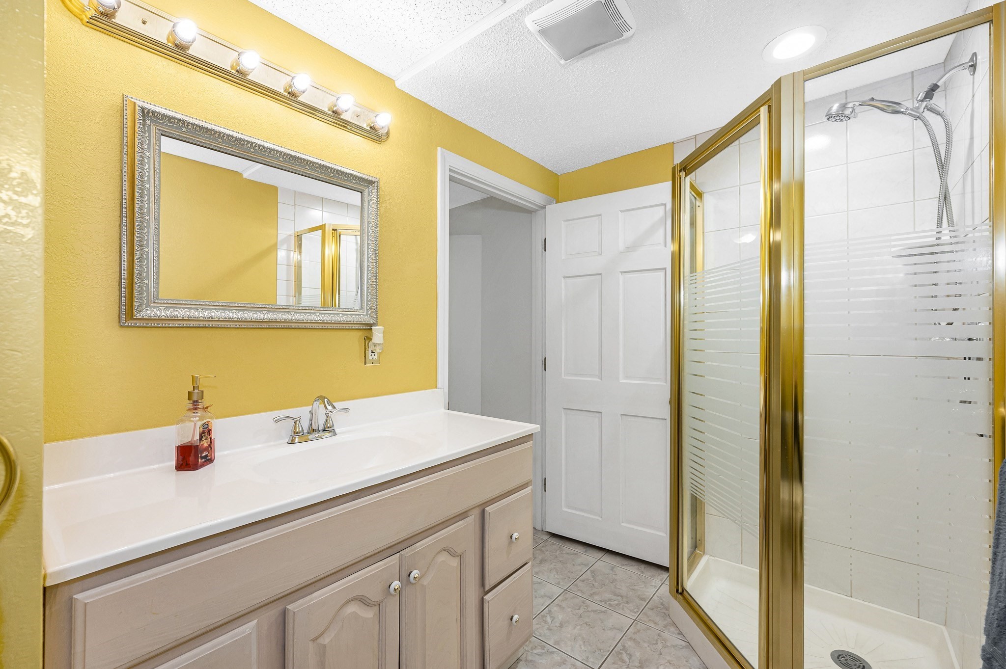 454 Dunstable Road, Tyngsborough, MA 01879 - Image 29