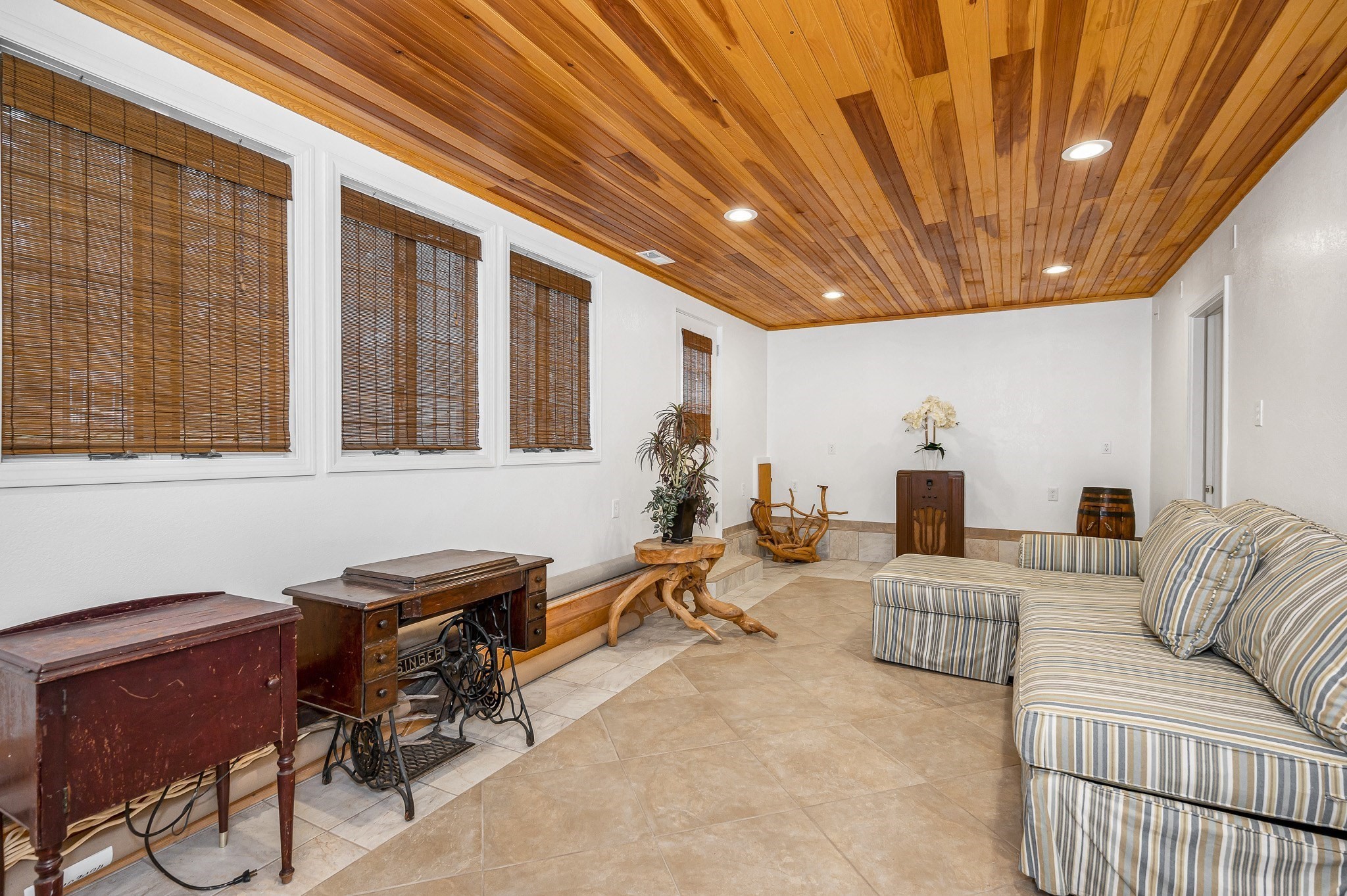 454 Dunstable Road, Tyngsborough, MA 01879 - Image 33