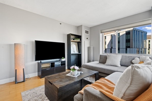 8-10 Museum Way, Apt 1429