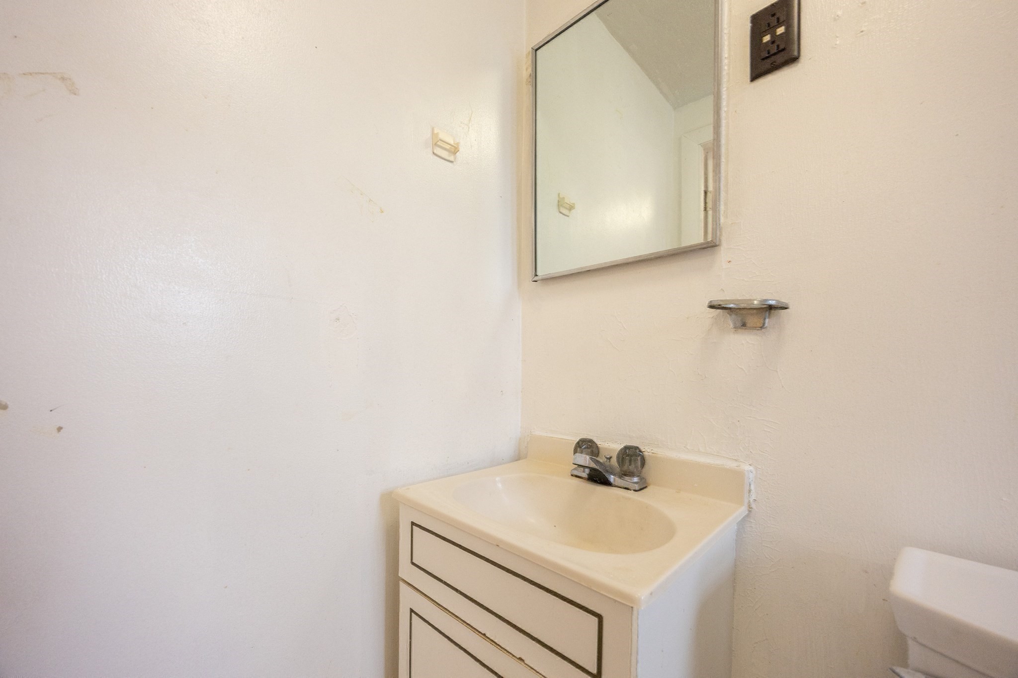 8 Benedict Avenue, Somerville, MA 02145 - Image 38