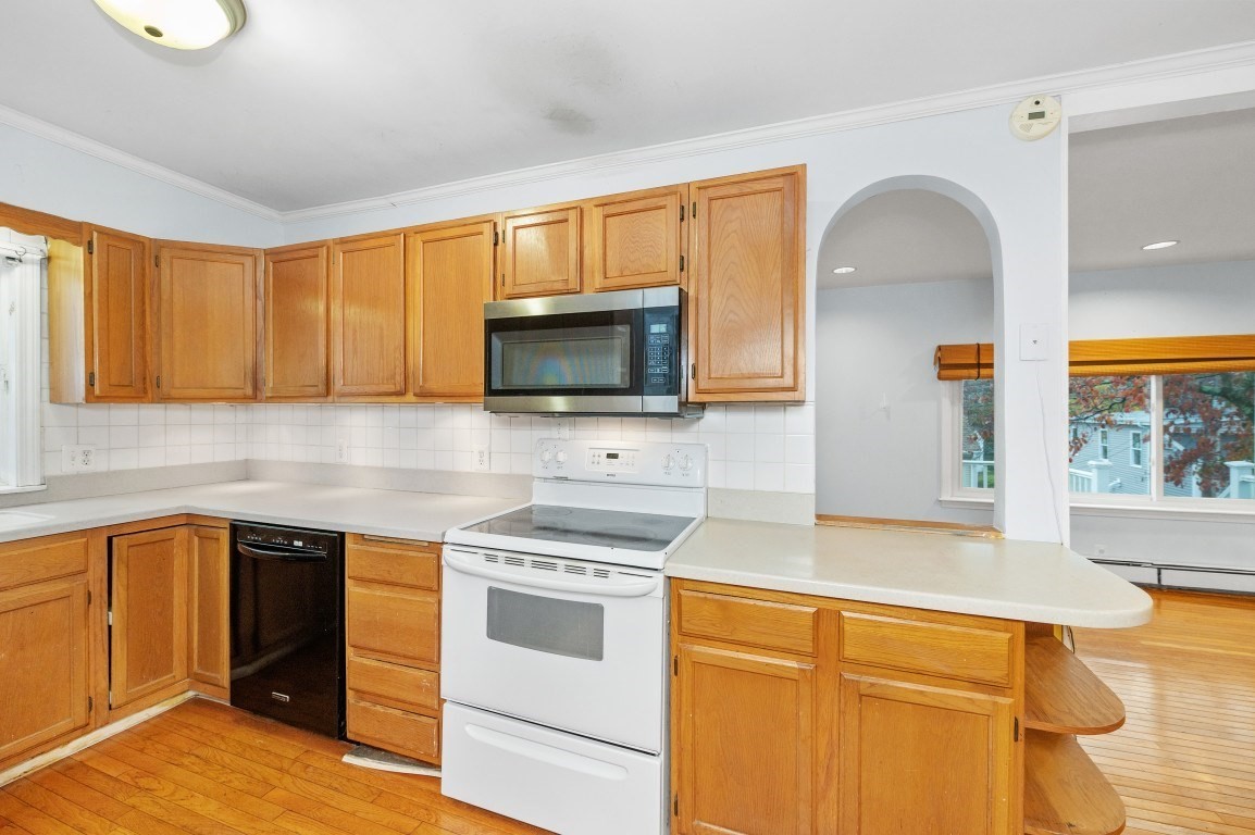 28 Hillcrest St, Waltham, MA 02451 - Image 2
