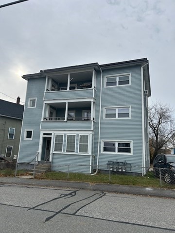 31 Goddard St, Webster, MA 01570