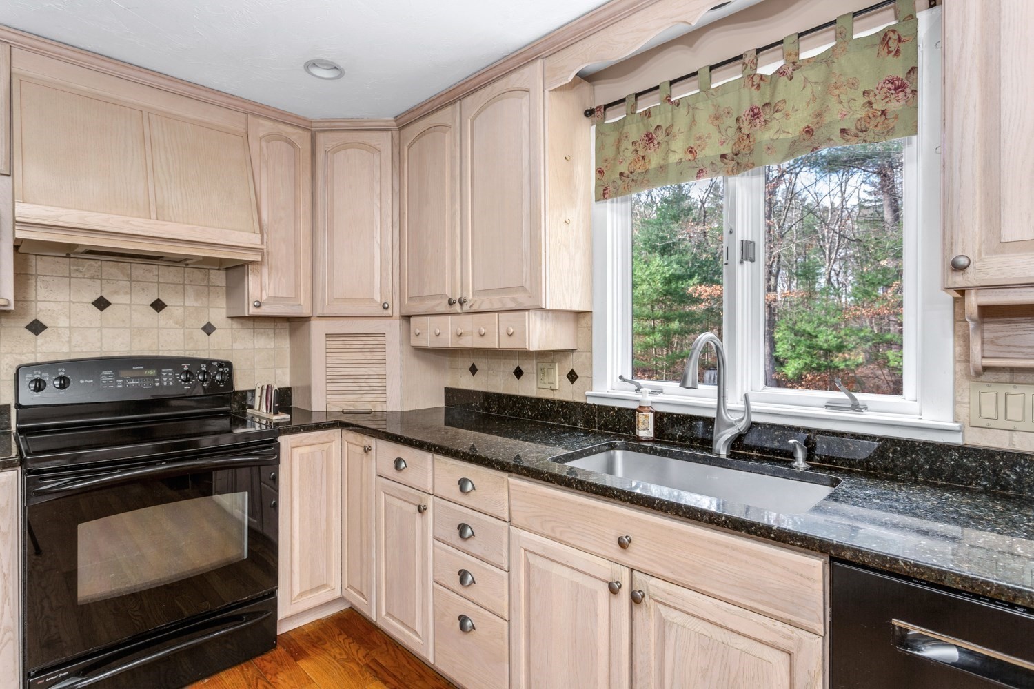 18 Mary Anne Dr, Franklin, MA 02038 - Image 11