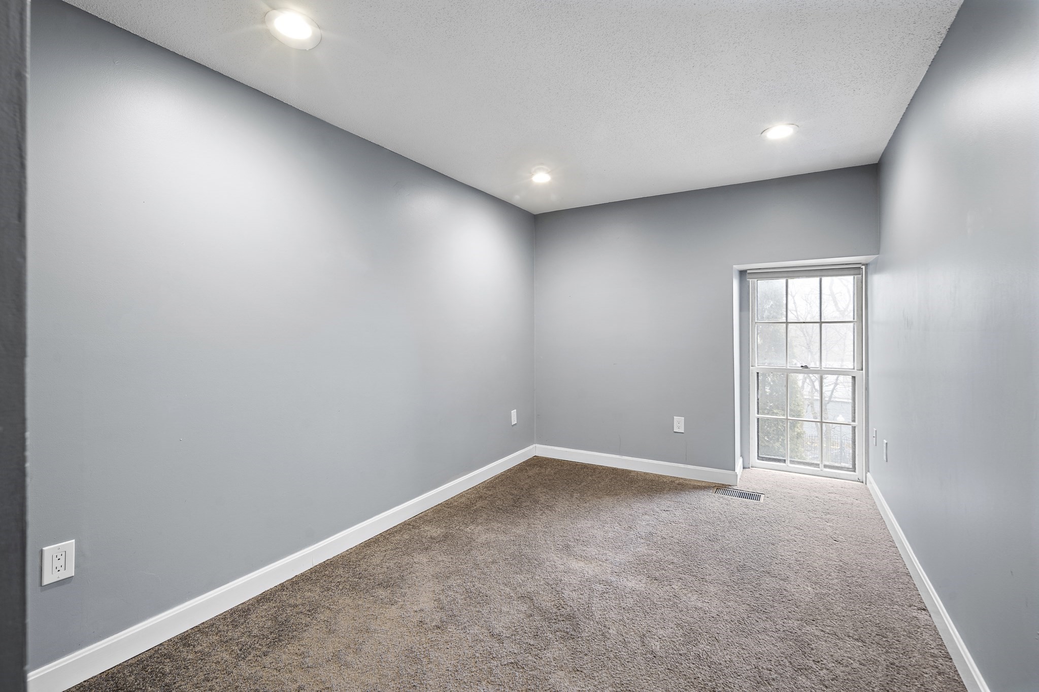 201 Thorndike St Unit 2-05, Lowell, MA 01852 - Image 8