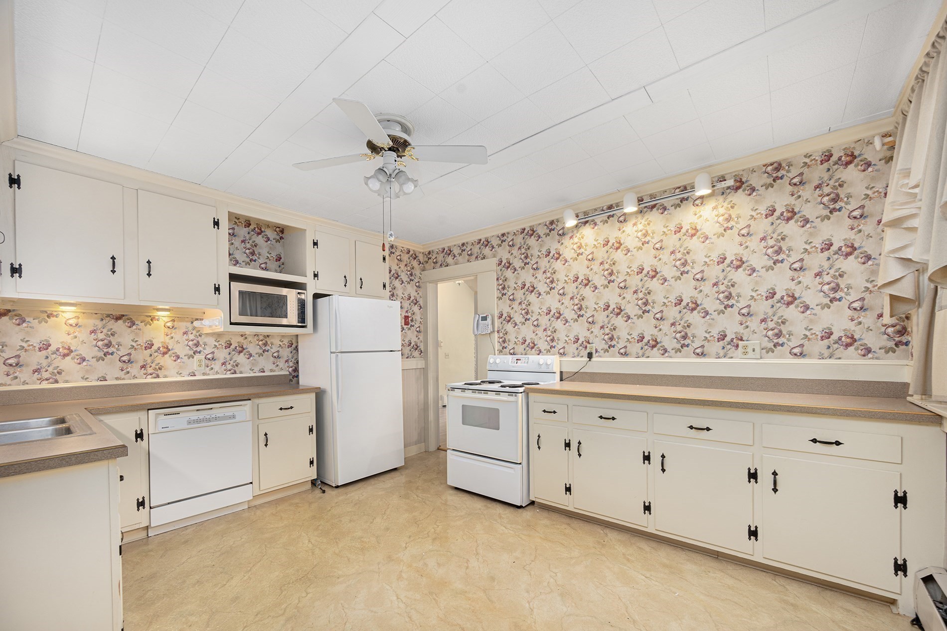 1076 Hill Street, Northbridge, MA 01534 - Image 3