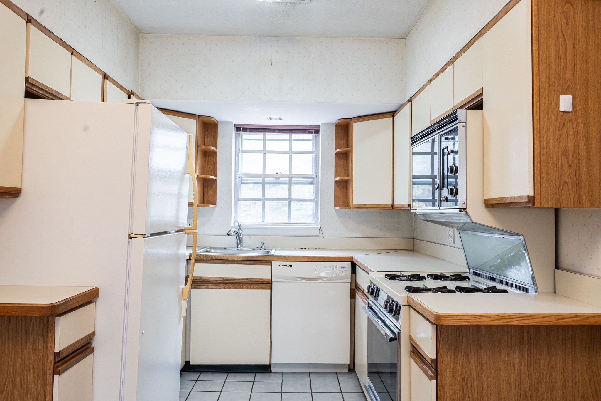 108 Lake Shore Rd Unit 4, Boston College, Boston, MA 02135 - Image 4