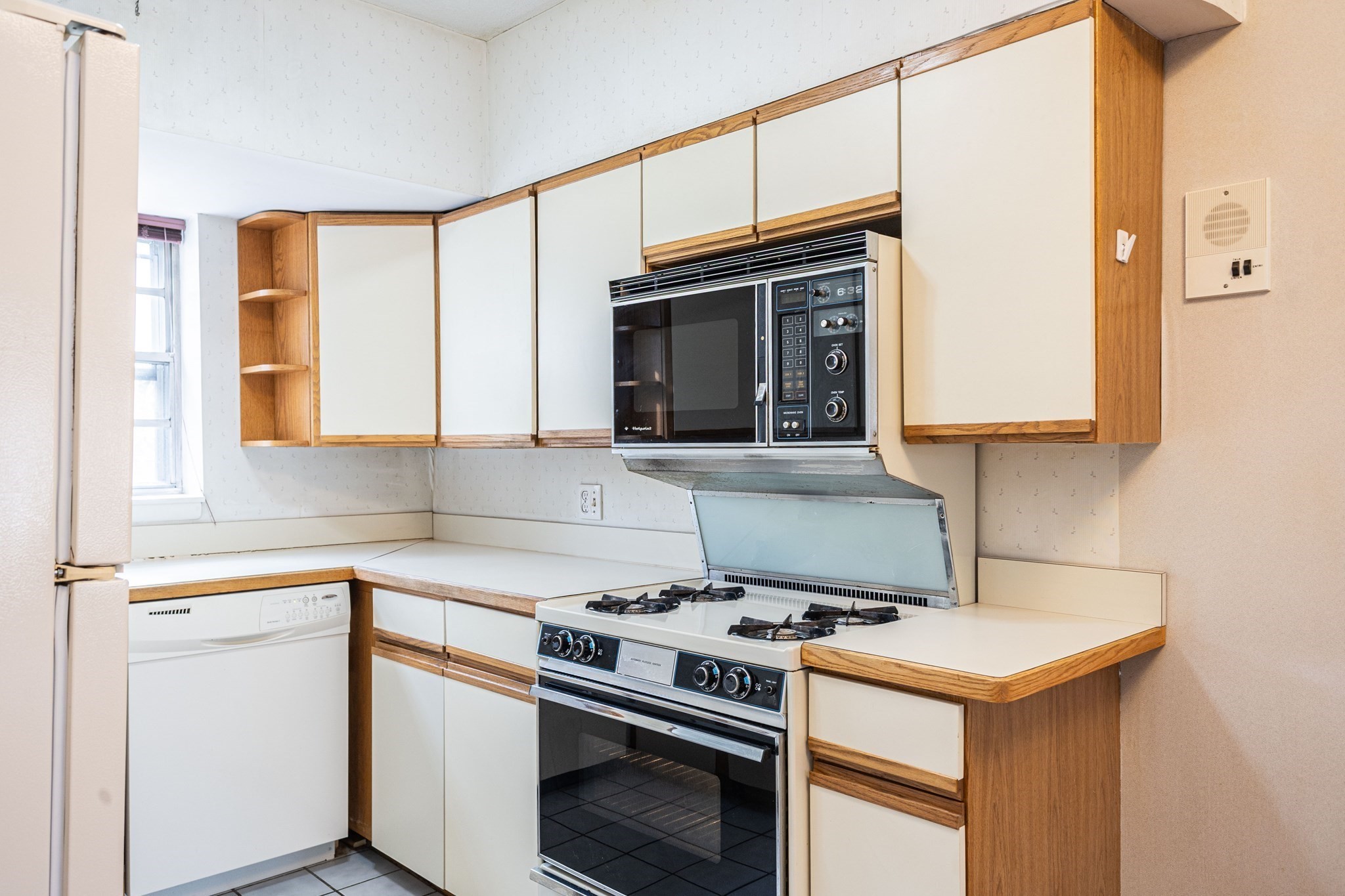 108 Lake Shore Rd Unit 4, Boston College, Boston, MA 02135 - Image 5