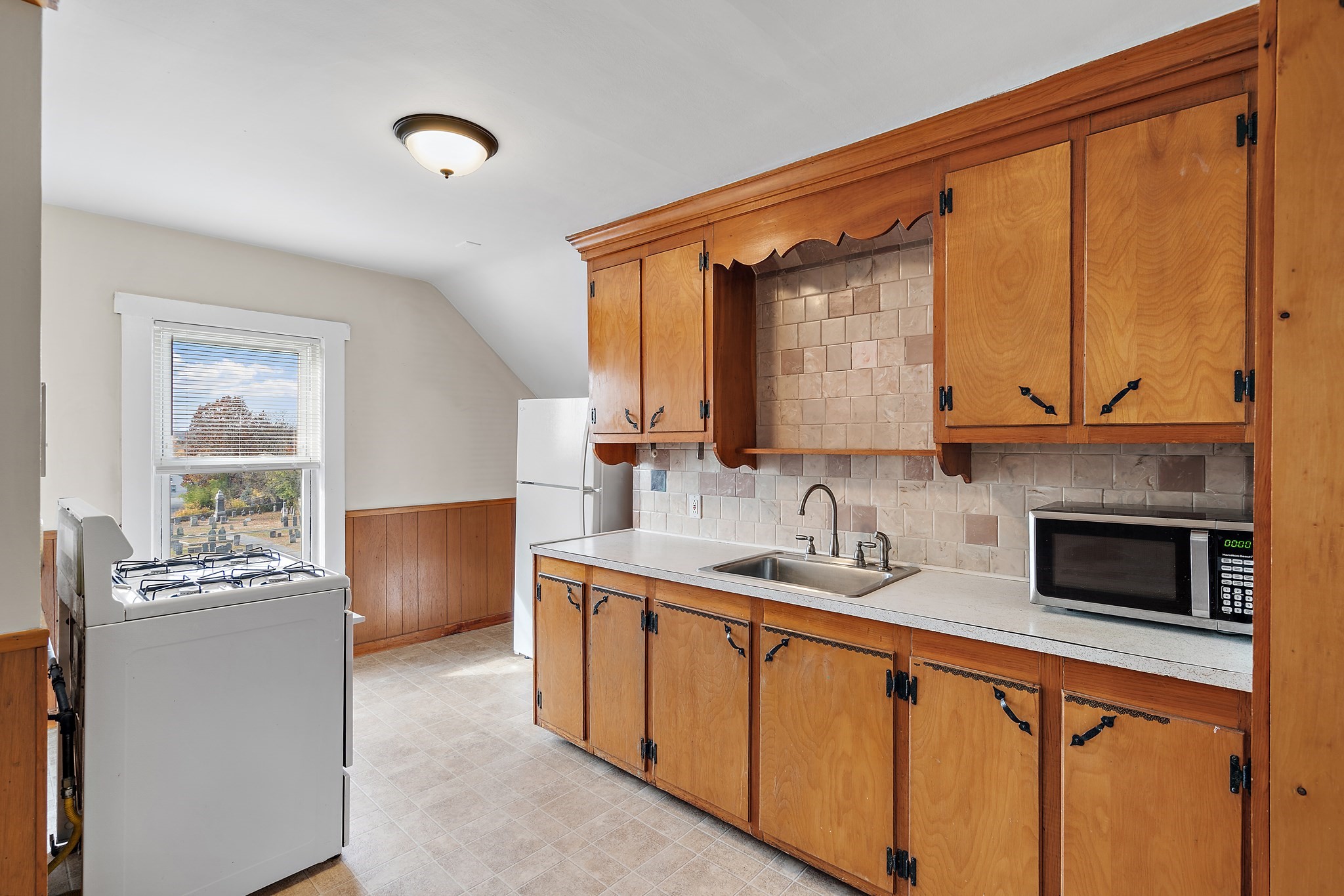 2 Sutherland St, Lowell, MA 01850 - Image 24