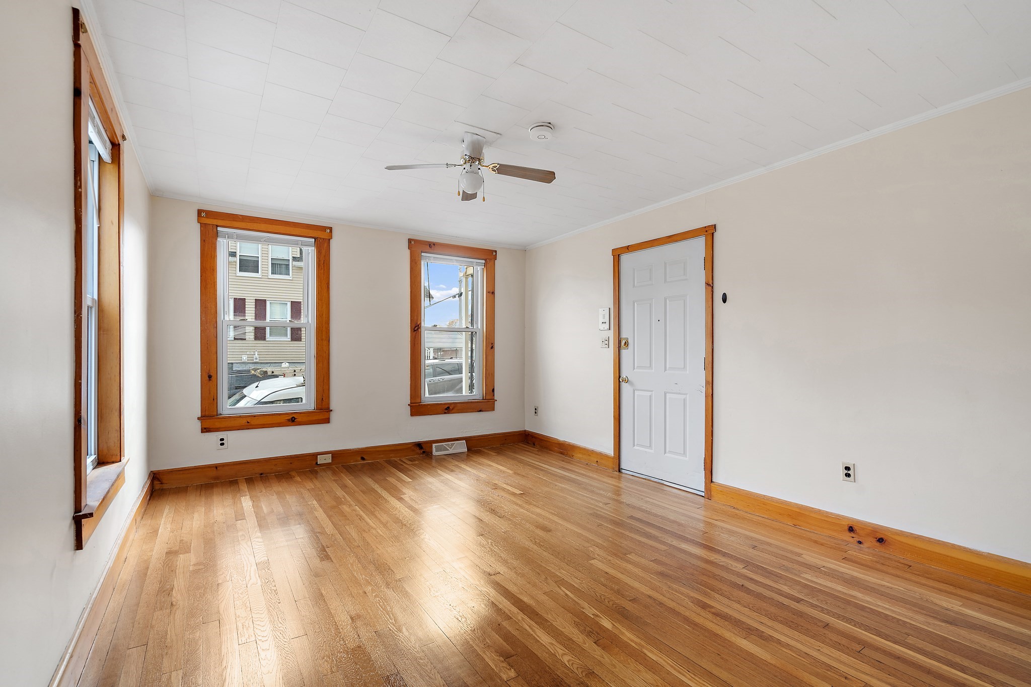 2 Sutherland St, Lowell, MA 01850 - Image 4