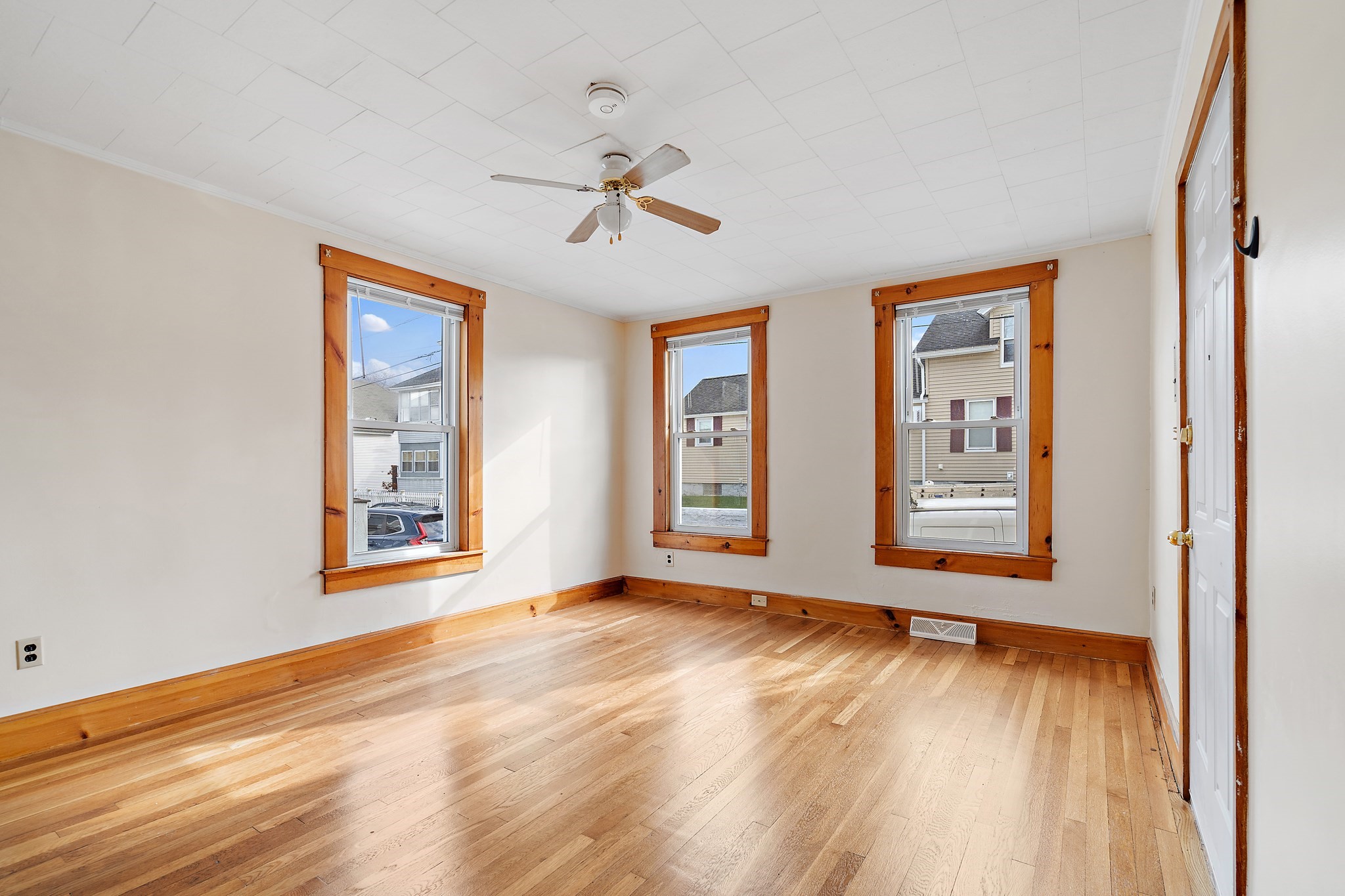 2 Sutherland St, Lowell, MA 01850 - Image 5