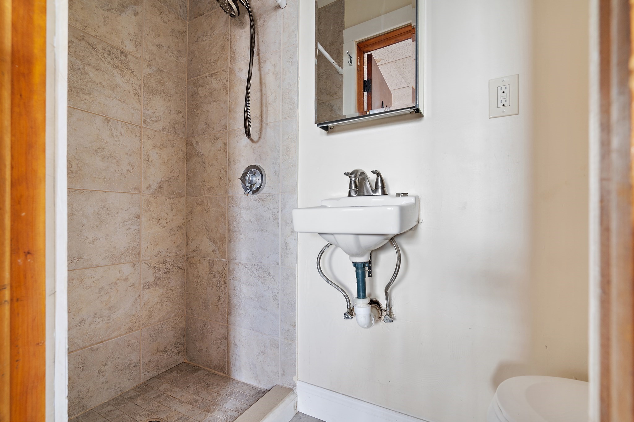 2 Sutherland St, Lowell, MA 01850 - Image 8