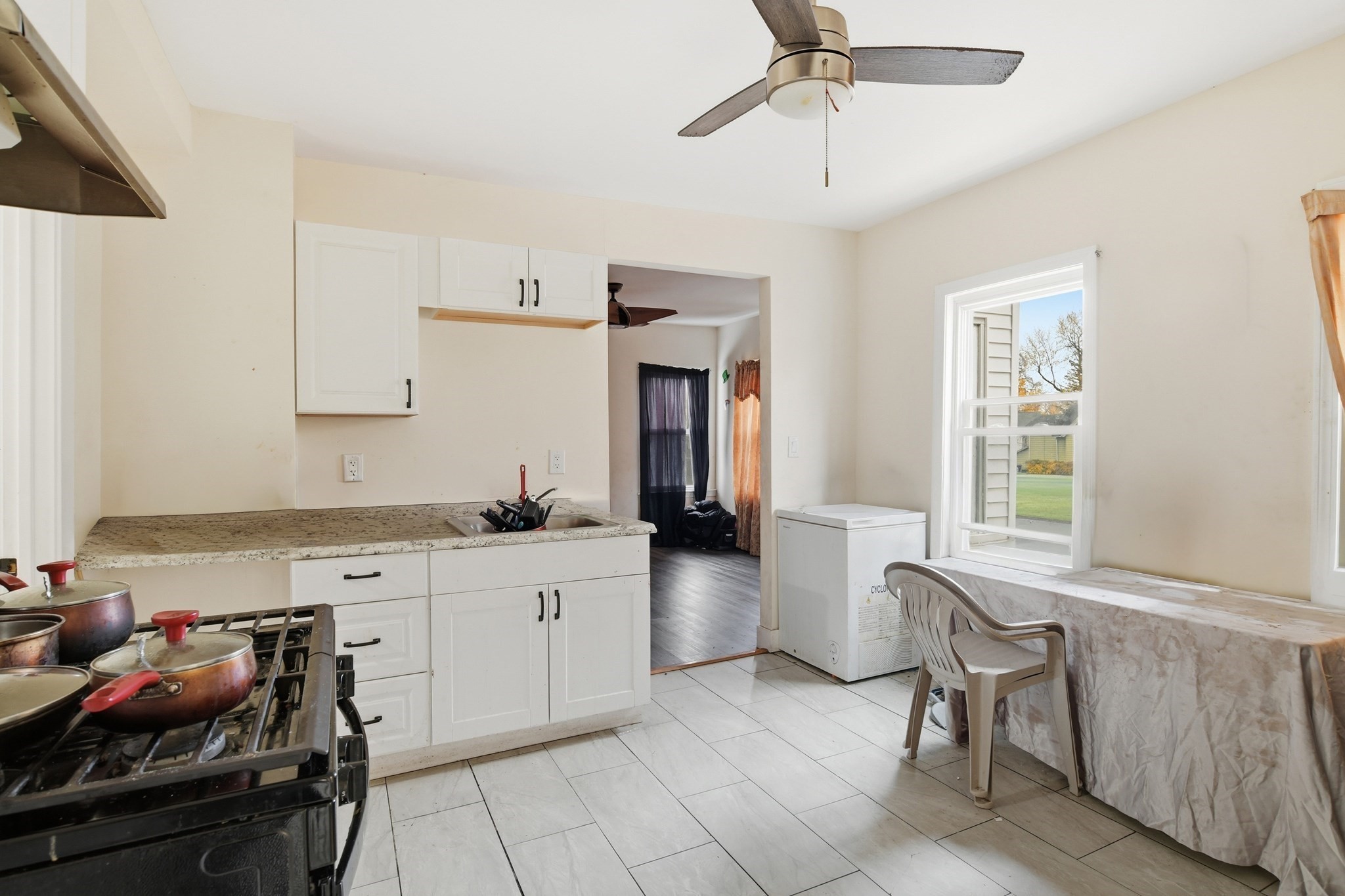 28 Nelson Ave, Springfield, MA 01109 - Image 3