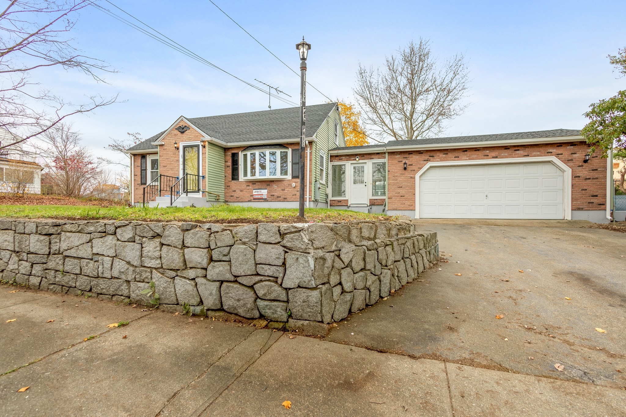 25 Lakeview St, Blackstone, MA 01504