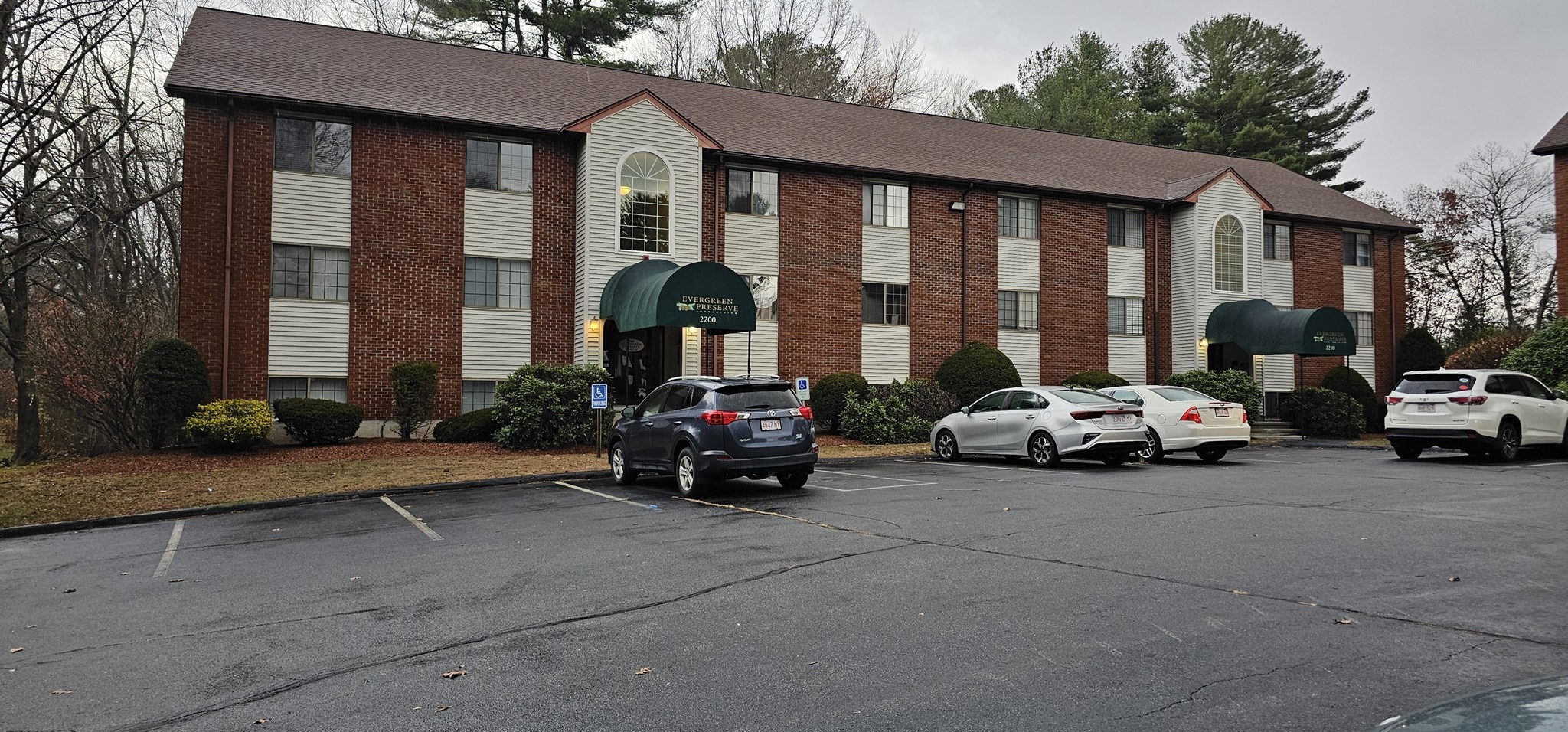 2200 Skyline Dr Unit 5, Lowell, MA 01854