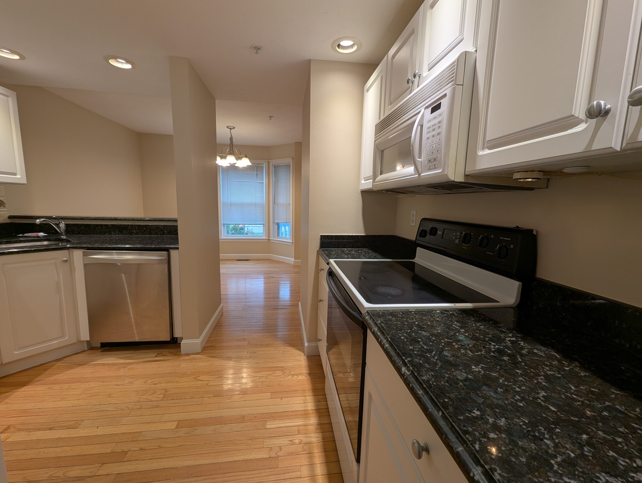 93 Westminster Dr Unit 93, Marlborough, MA 01752 - Image 2