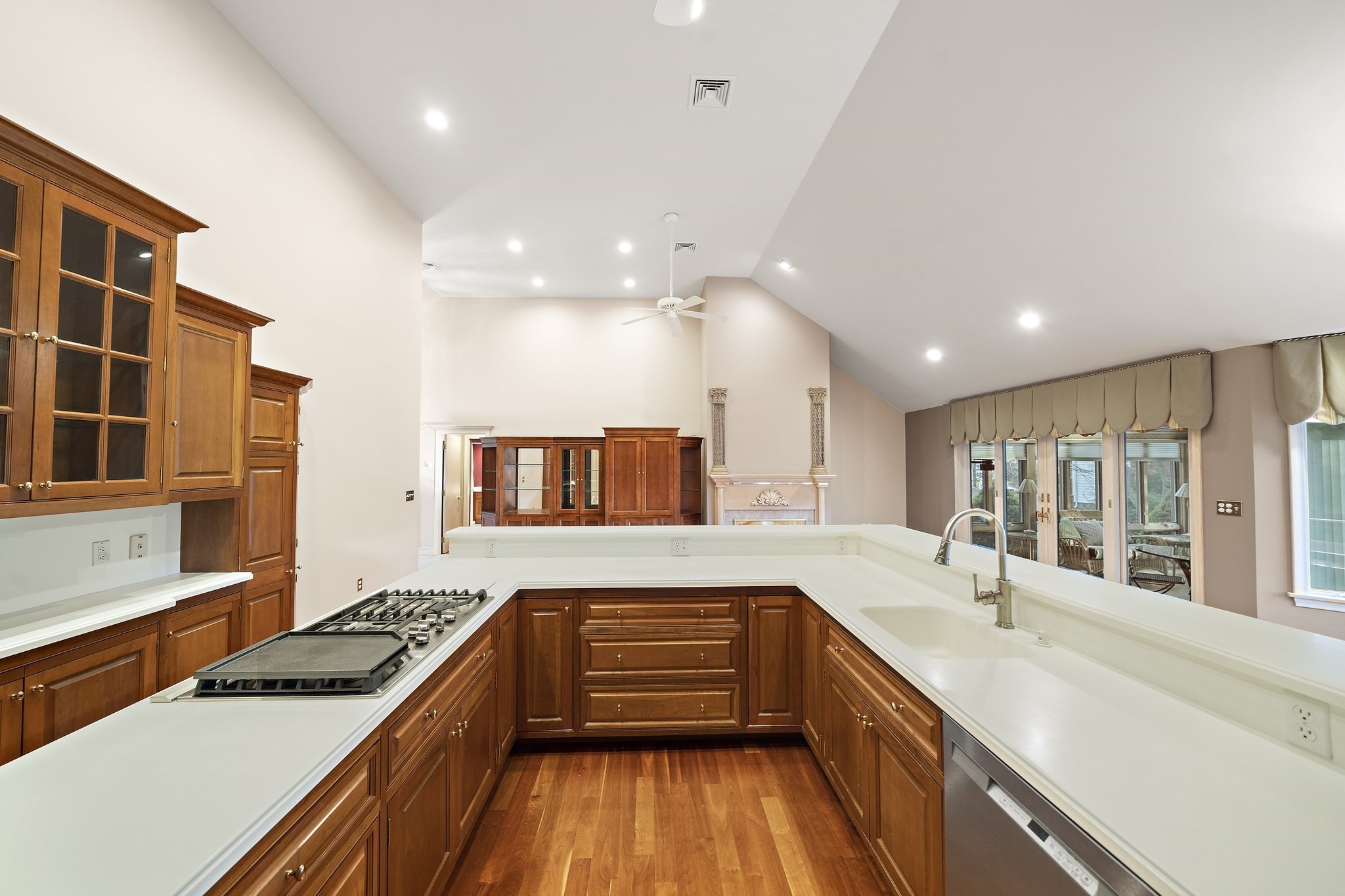 10 Heritage Ln, Saugus, MA 01906 - Image 8