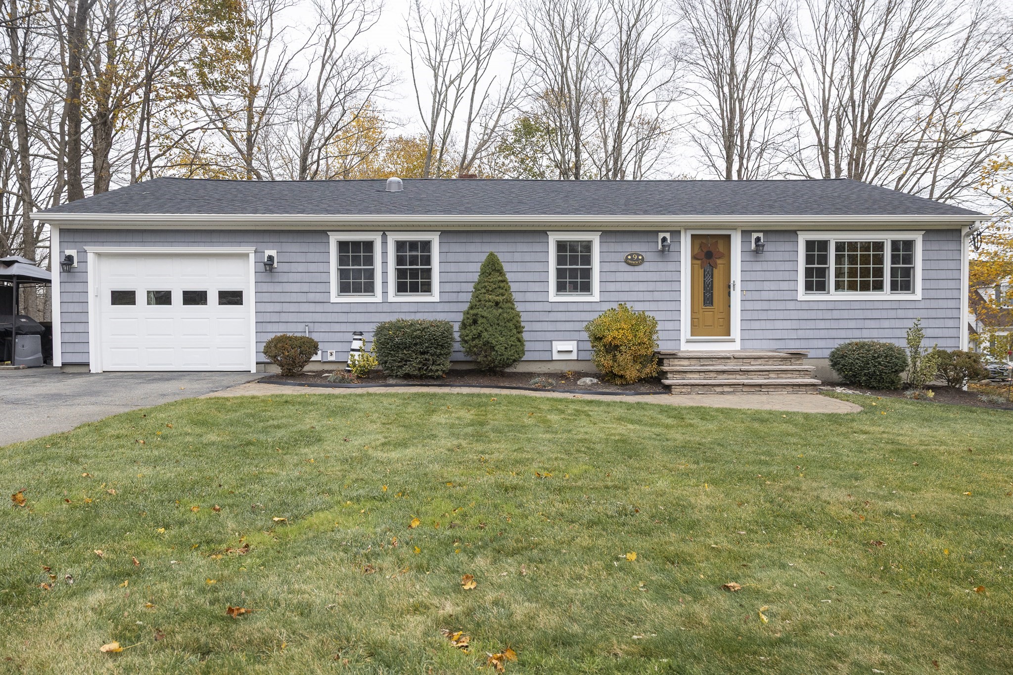 9 Church St, Douglas, MA 01516