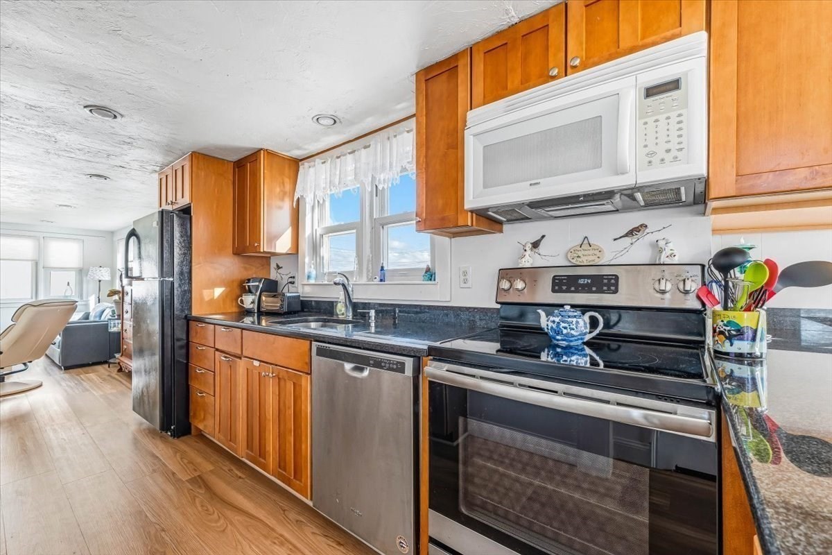 65 Hilltop Ave, Plymouth, MA 02360 - Image 9