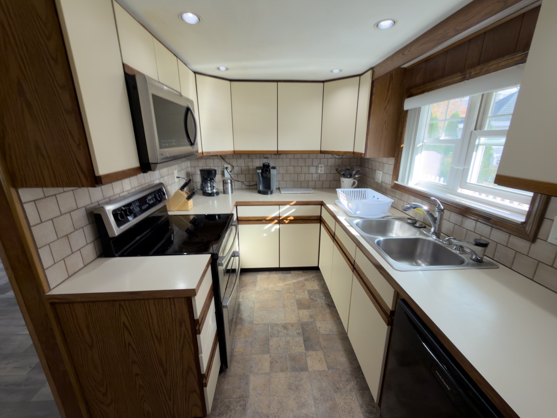 81 Dixon Rd, Brockton, MA 02302 - Image 37