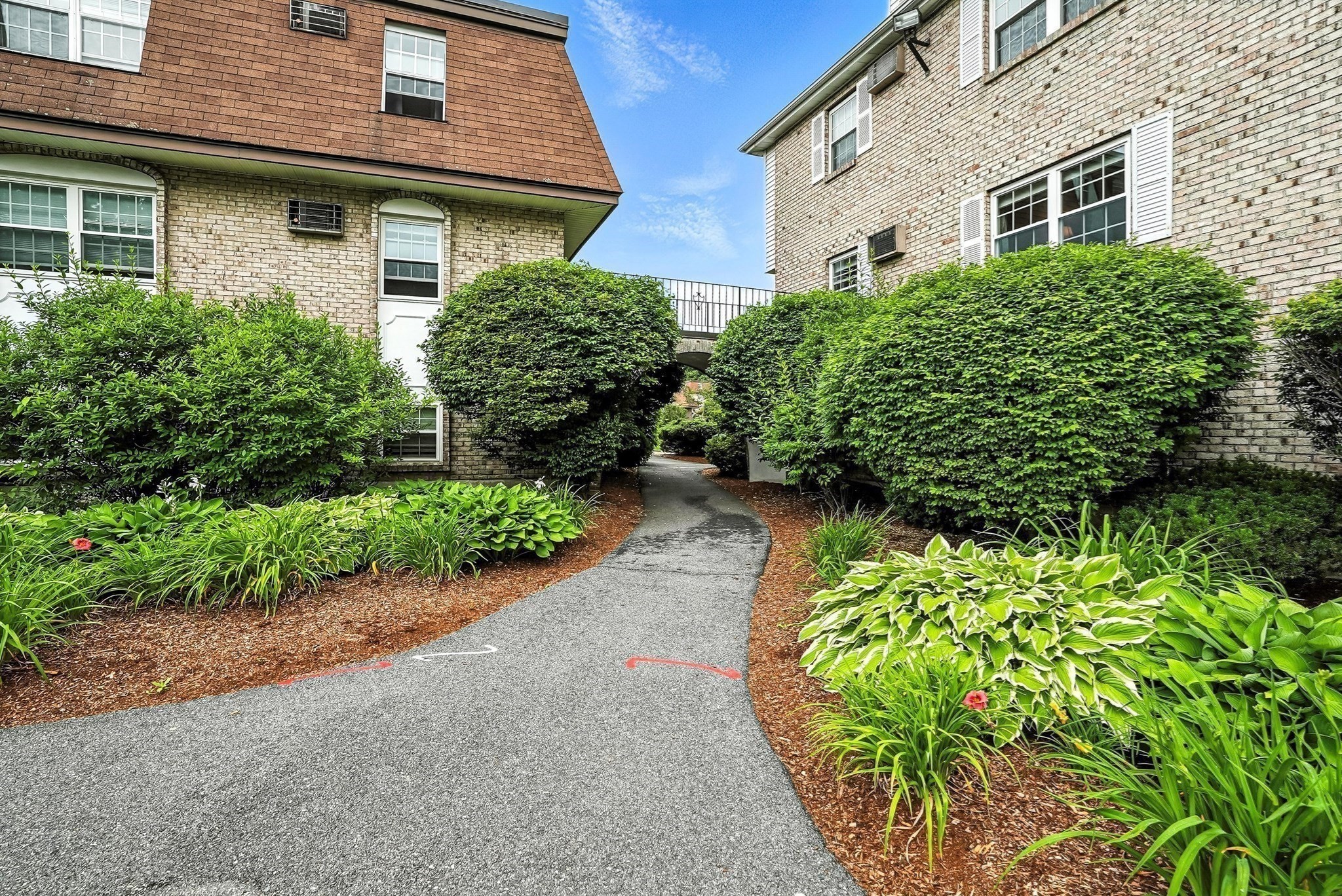 28 Williamsburg Ct Unit 2, Shrewsbury, MA 01545