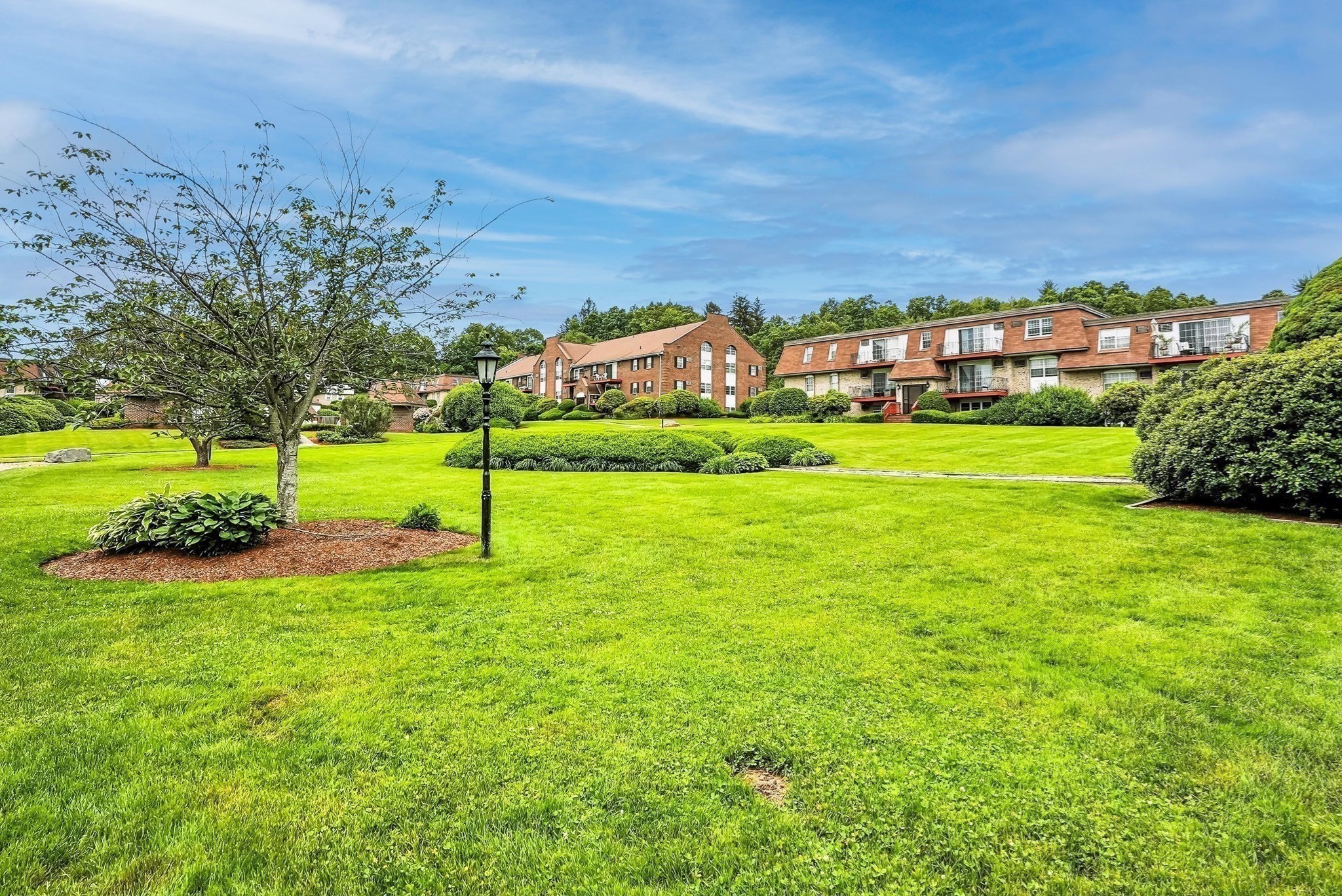 28 Williamsburg Ct Unit 2, Shrewsbury, MA 01545 - Image 2