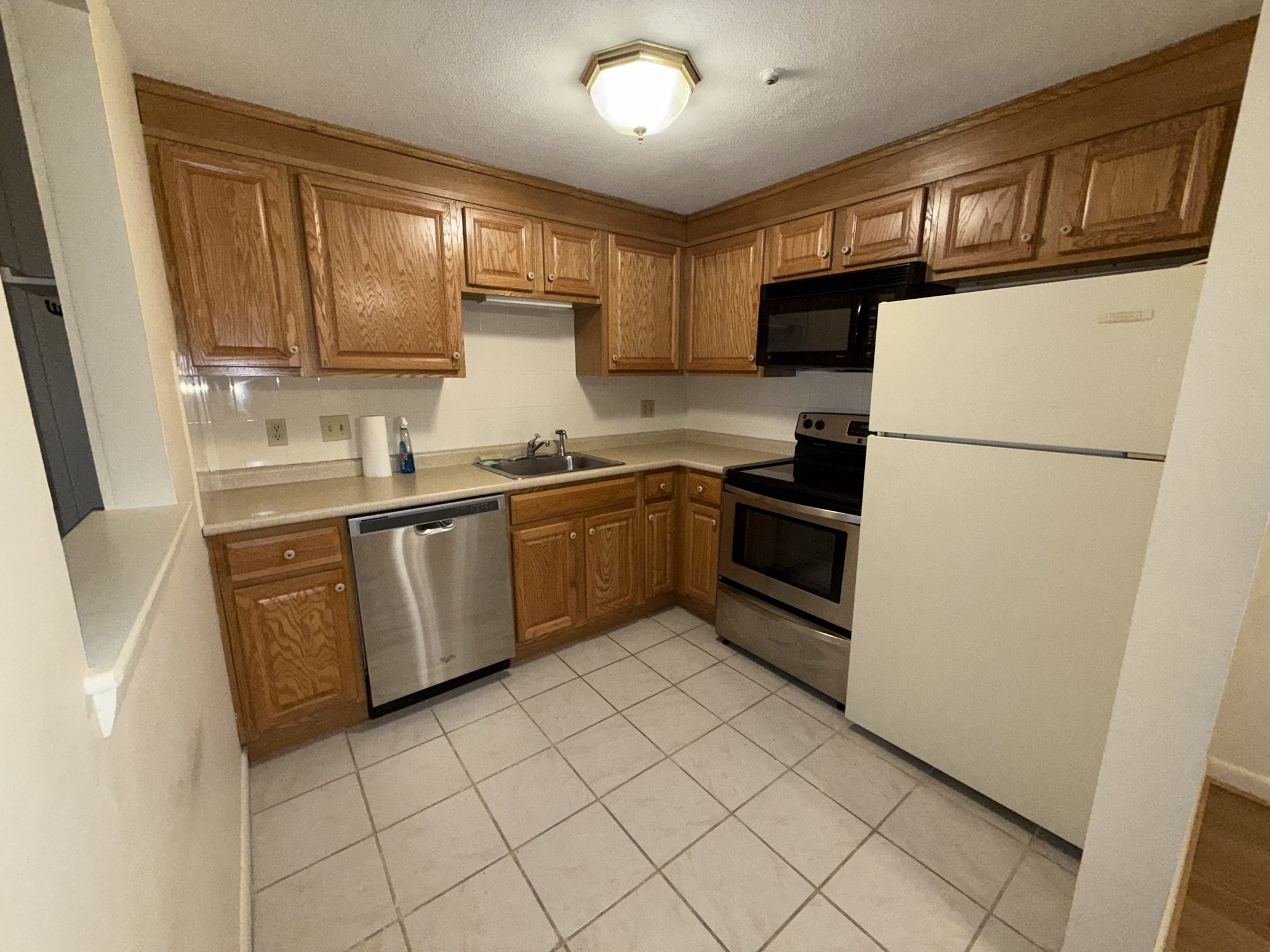 28 Williamsburg Ct Unit 2, Shrewsbury, MA 01545 - Image 5