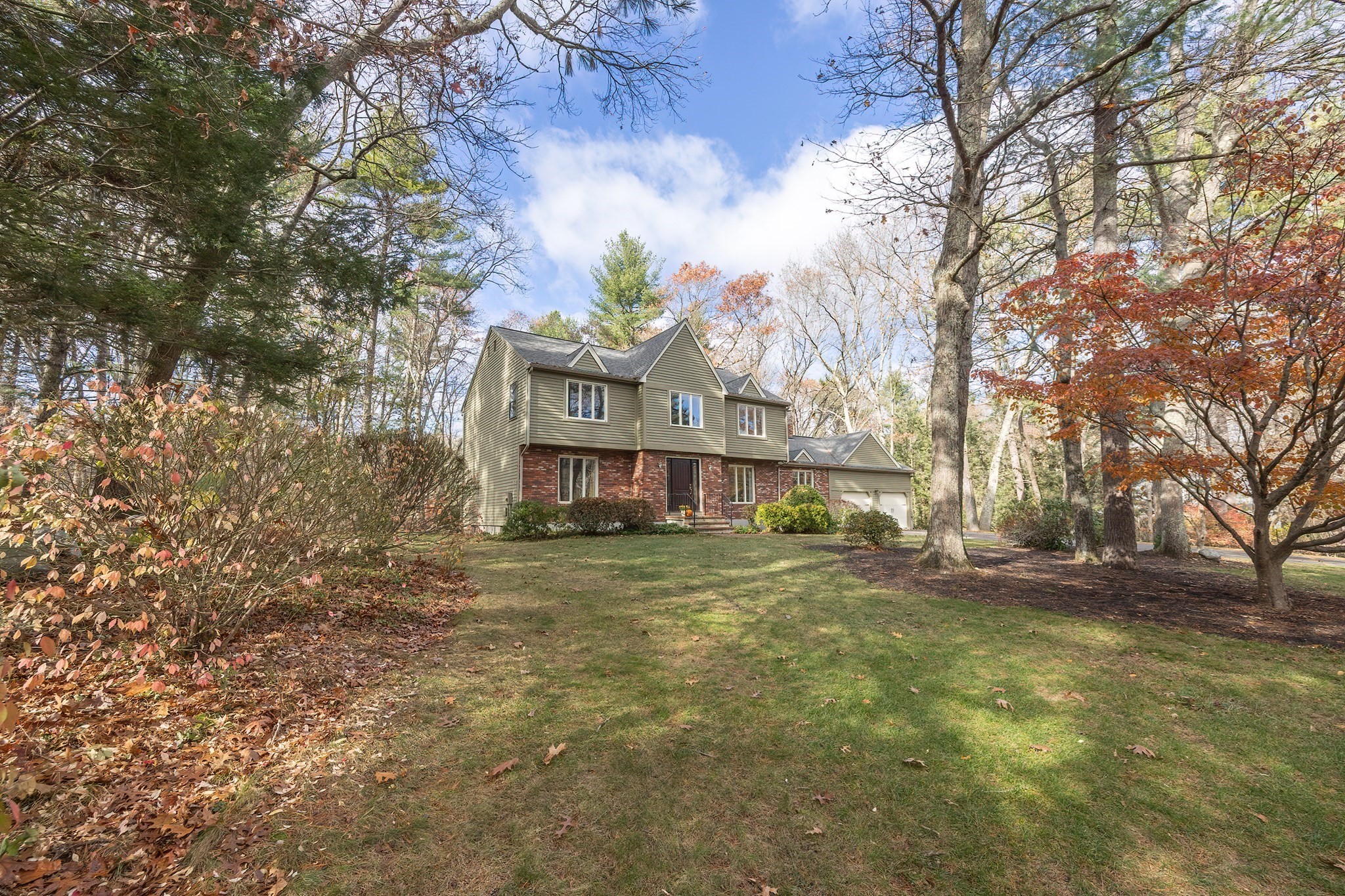 11 Garry Dr, Medfield, MA 02052