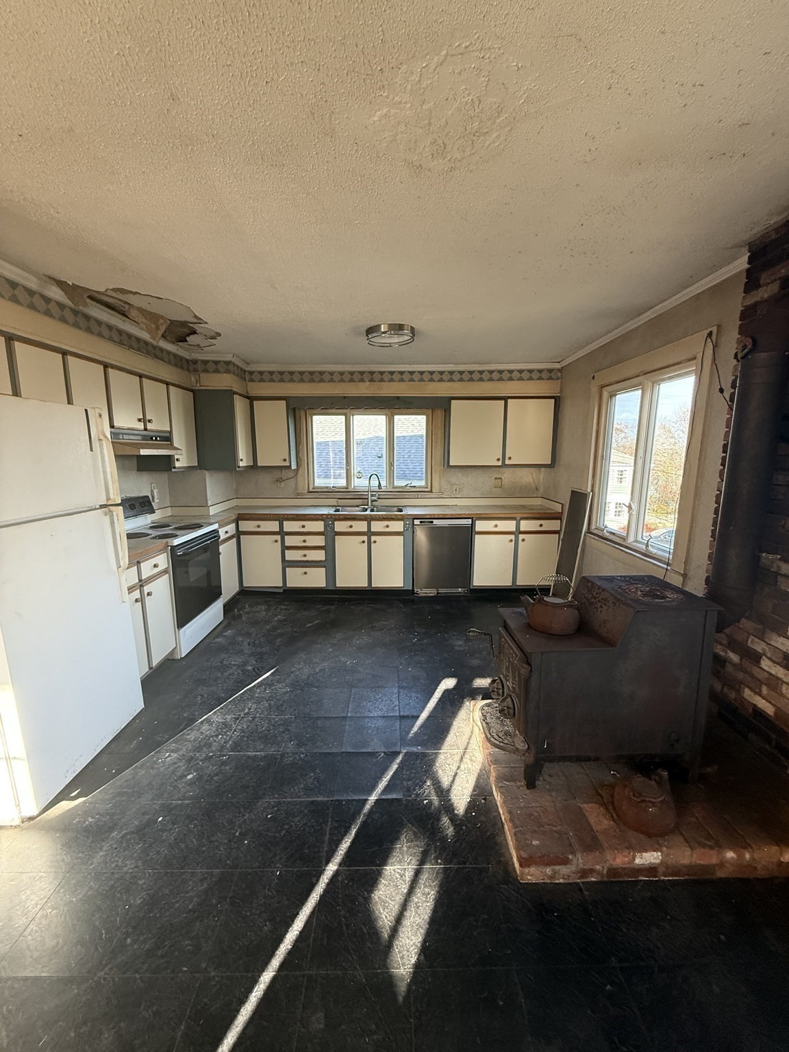 15 Granite St, Rockport, MA 01966 - Image 7