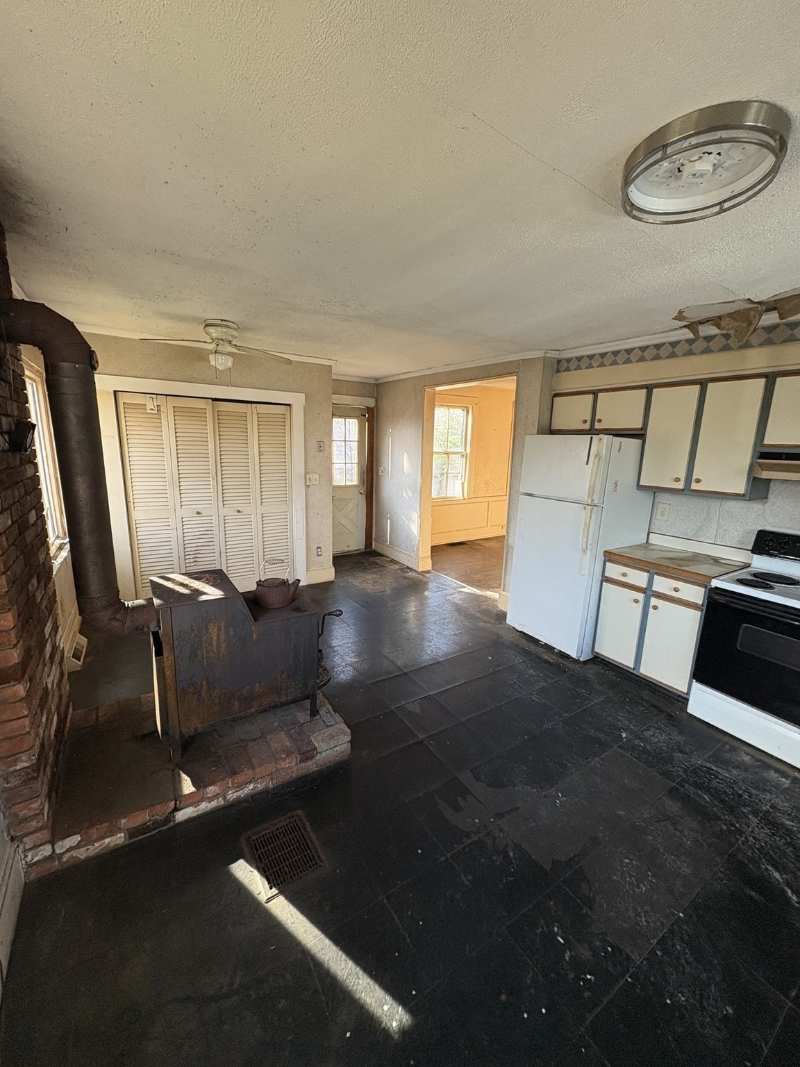 15 Granite St, Rockport, MA 01966 - Image 8